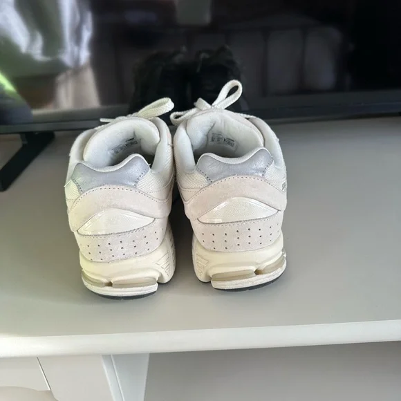 ✨ New Balance 2002R “Cream / Rain Cloud” – Women’s 8.5 / Men’s 7 - Picture 5 of 7